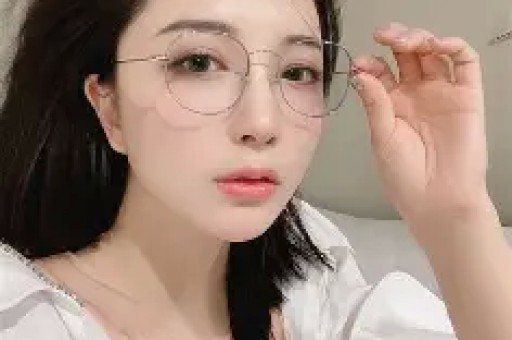 婚前车内激吻出轨玩过 14 位男星47 岁玉女至今未婚无人敢娶